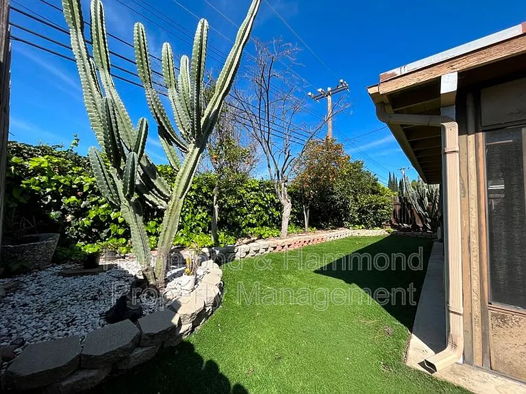 1693 Sequoia Ave — Photo 14