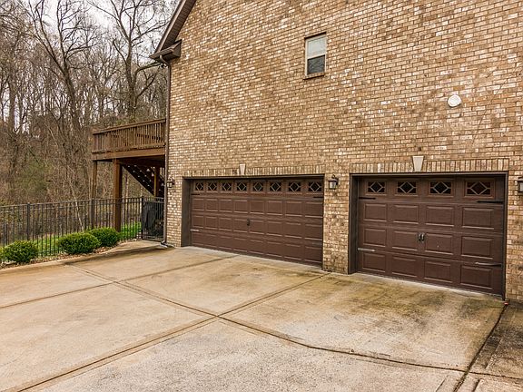 5th image of 417 Godfrey Ct