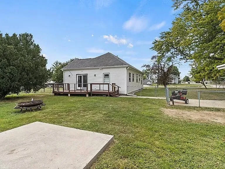 2 bed, 1352 sqft, $1,850 — Photo 3