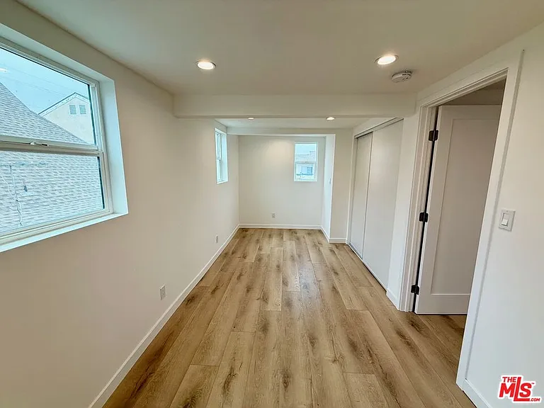 1021 Venice Blvd #4 — Photo 11