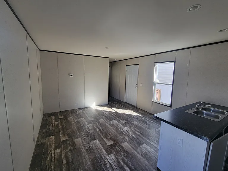 25 Lexington St — Photo 3