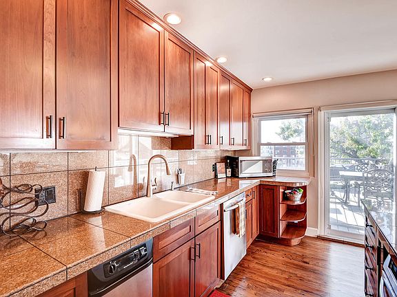 5th image of 830 N Sherman St #501
