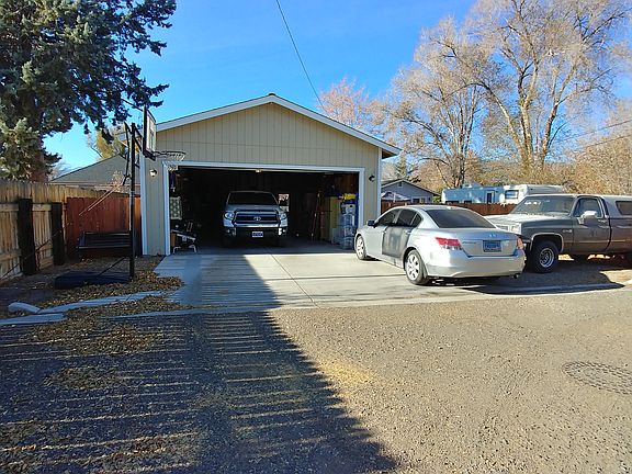 3rd image of 1441 Douglas Ave