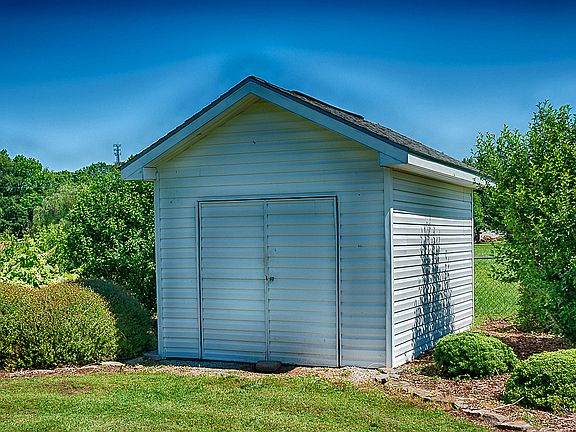 3rd image of 115 Lev Dr