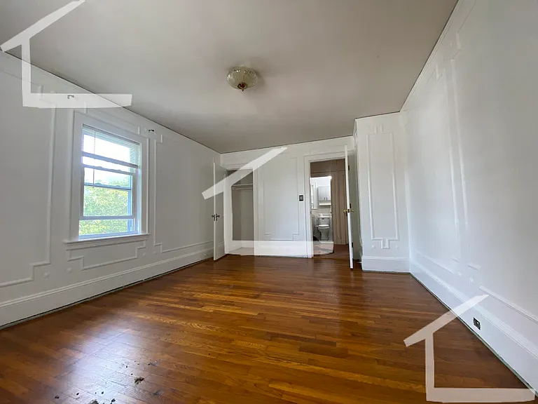 Embassy Rd — Photo 14