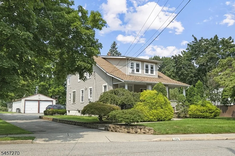 2 bed, 1.0 bath, $3,000 — Photo 2