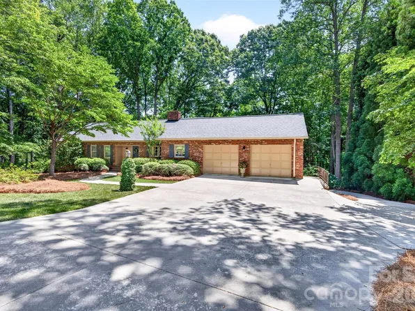 989 Hampton Pl, Mooresville, NC 28115