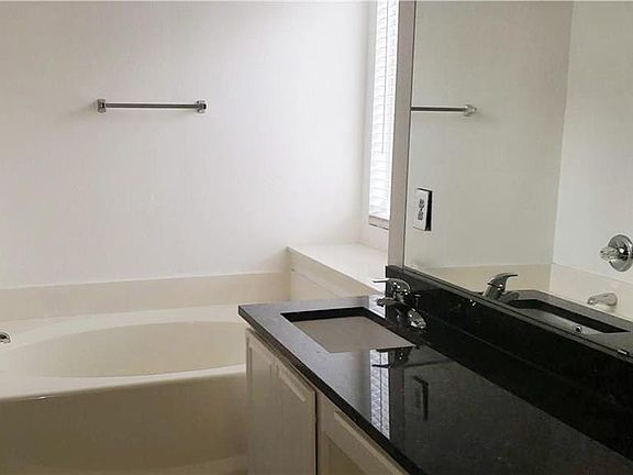 4th image of 731 Eagle Lake Ct
