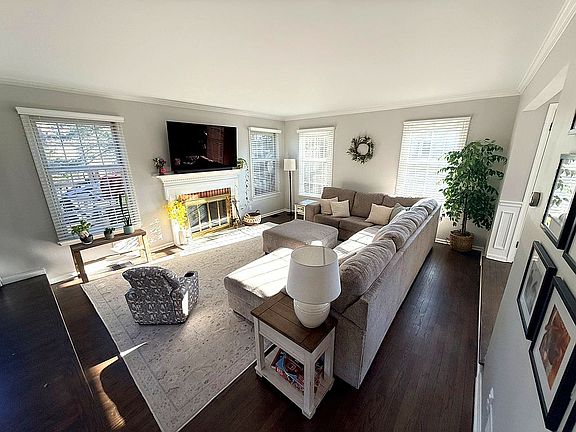 2nd image of 292 Conway Cir
