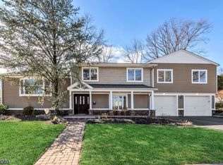 27 Clinton Ln, Wayne, NJ 07470