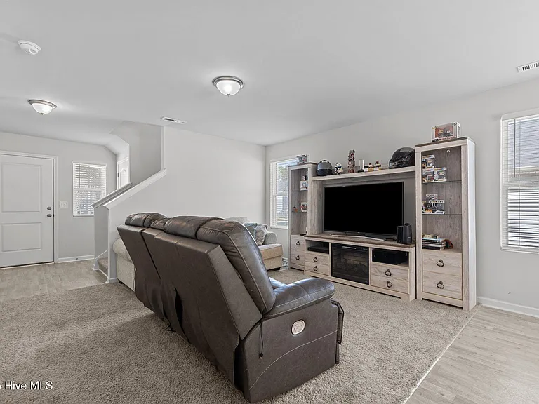 821 Conductor Ct — Photo 6