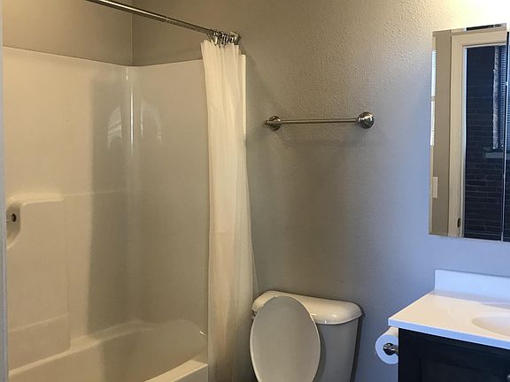 5th image of 402 E 4th St #10516197
