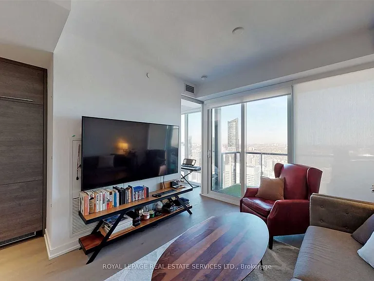 488 University Ave #2703 — Photo 33