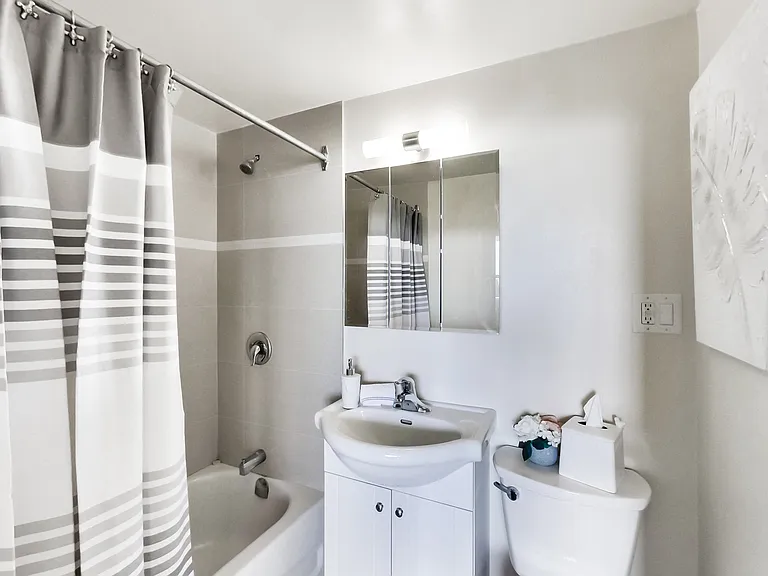 101 Cosburn Ave #104 — Photo 32