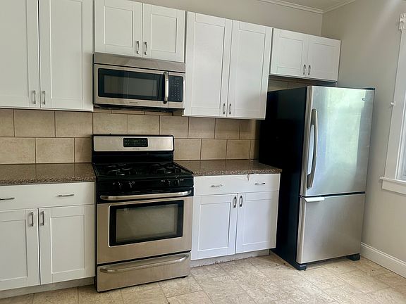 3rd image of 350 Linden Ave Floor 1