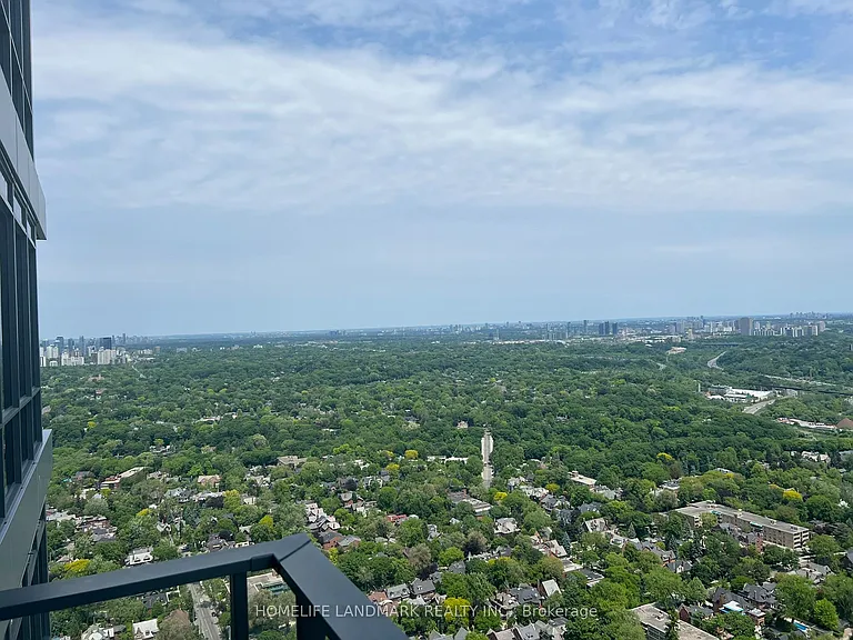 395 Bloor St E #8 — Photo 4