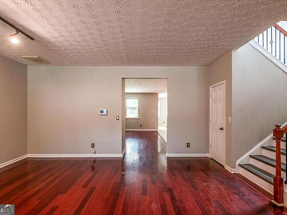 5th image of 6164 Chastain Way