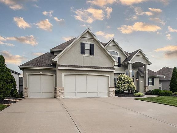 3rd image of 1708 NE Woodland Shores Ct