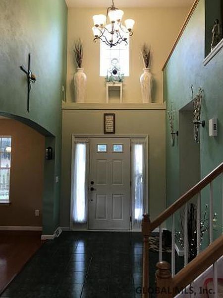 5th image of 81 SARA JEN Drive