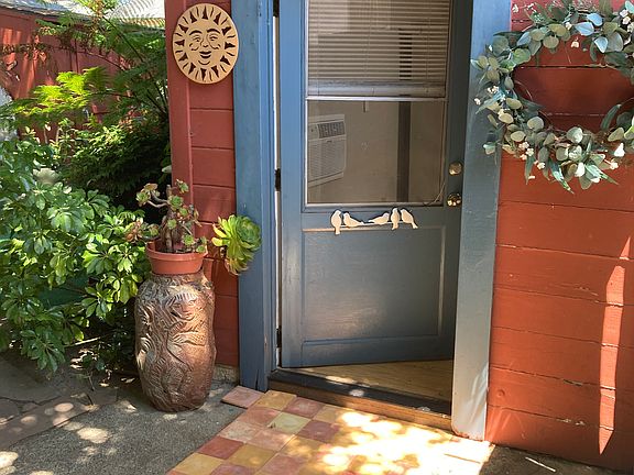 2nd image of 510 Brown St