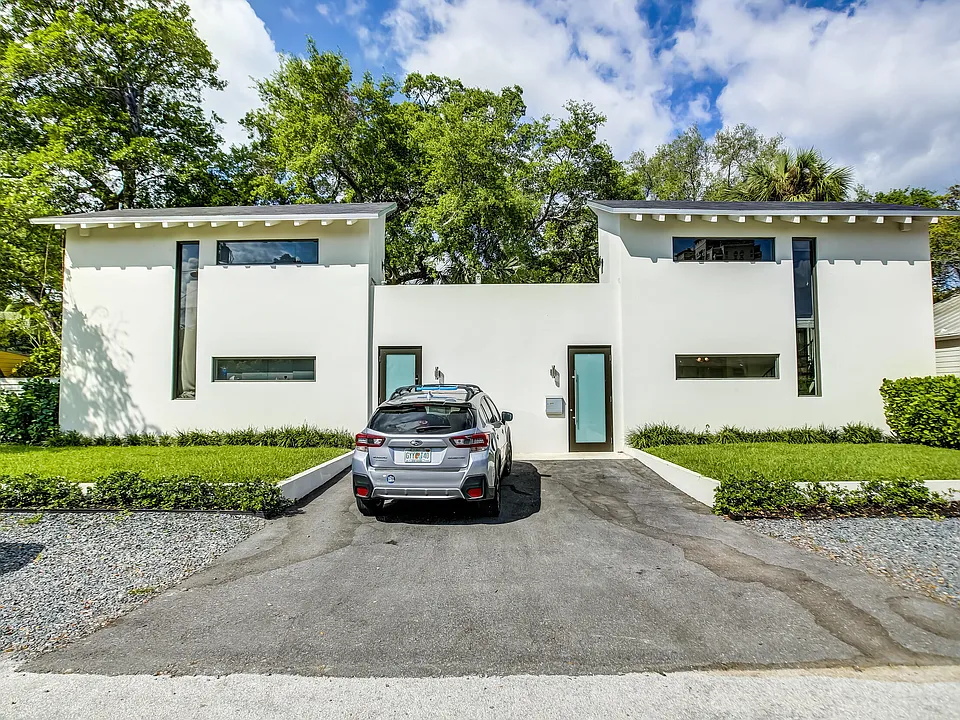800 SW 4th Ave #2