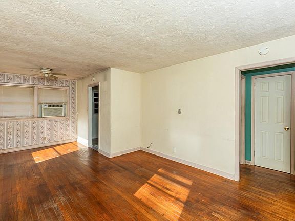 3rd image of 5270 Spencer Dr