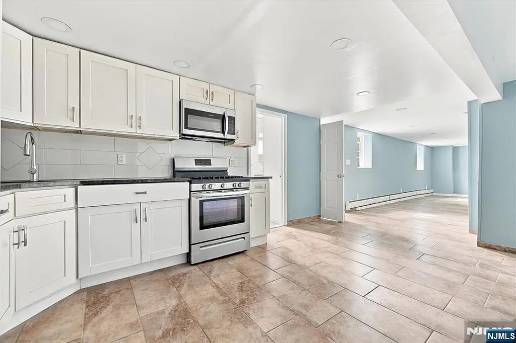 3 bed, 1.0 bath, $2,600 — Photo 4