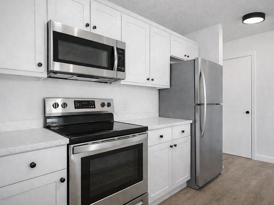 1st image of 70 Circle Dr
