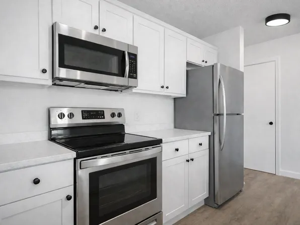 70 Circle Dr, North Liberty, IA 52317