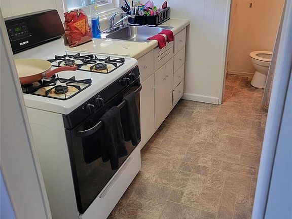 4th image of 624 De Merville Ave
