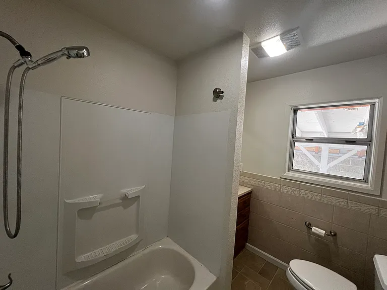 575 W Ash St — Photo 7