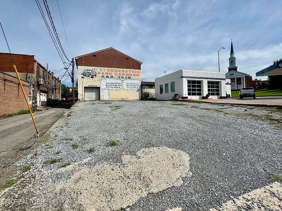 2nd image of 220 E Madison Ave