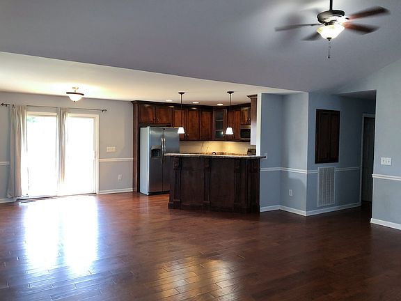 4th image of 171 Raspberry Dr