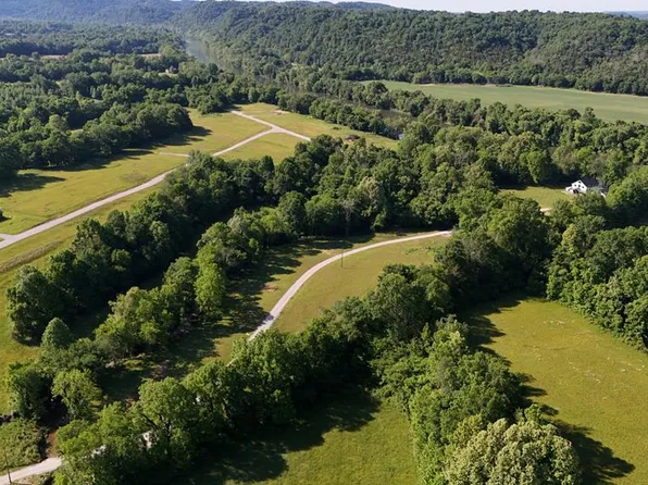 29 River Rd, Burkesville, KY 42717