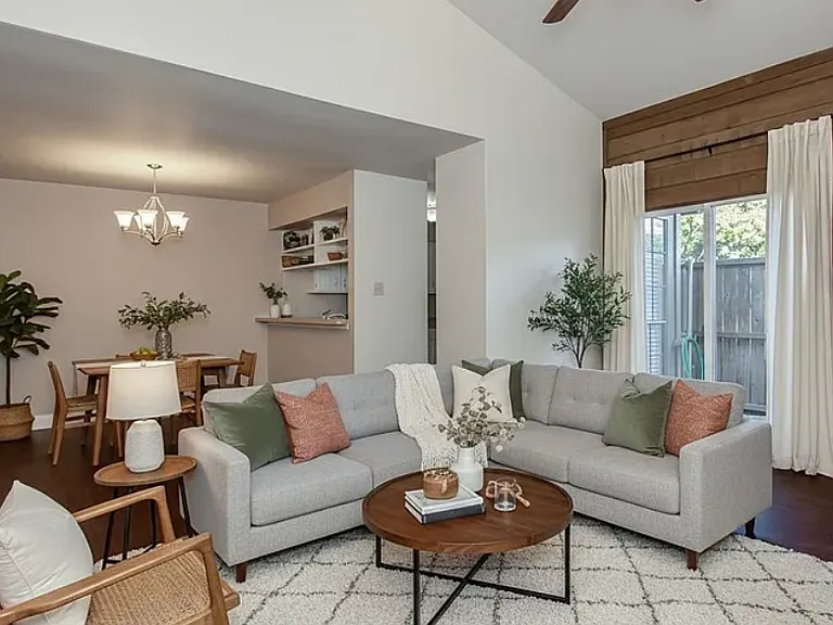 333 Melrose Dr — Photo 1