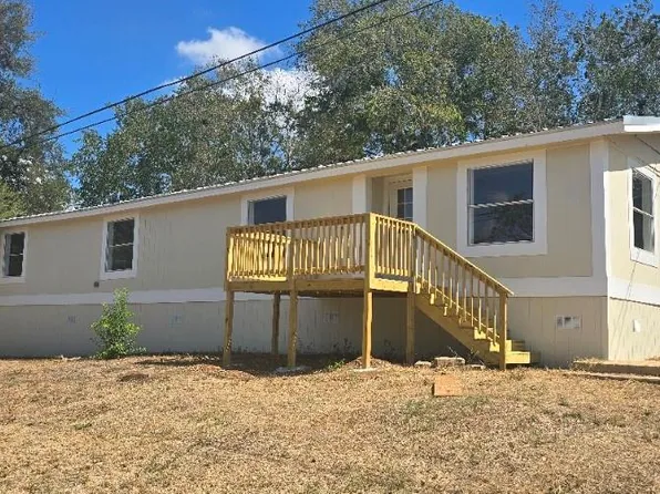 1120 Ainsworth St, Gonzales, TX 78629