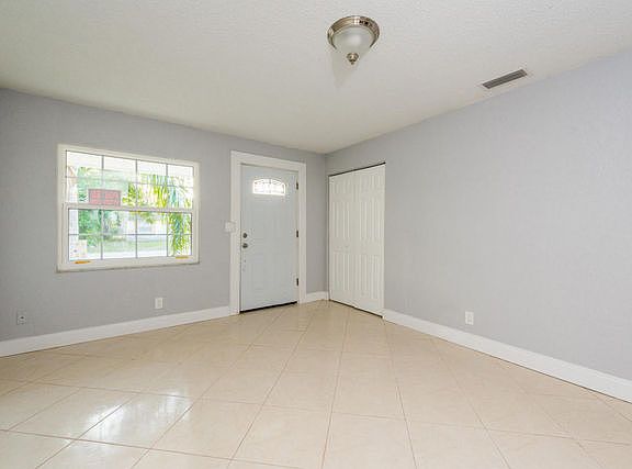 3rd image of 1711 Carolina Ave