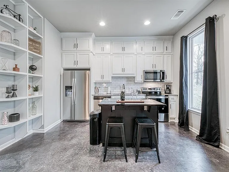 907 Park Ave — Photo 9