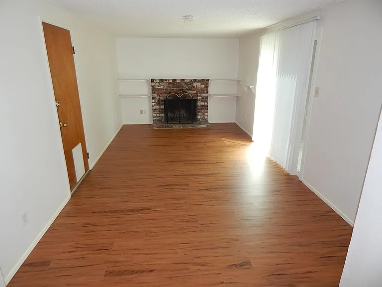 2512 Lafayette Dr — Photo 8
