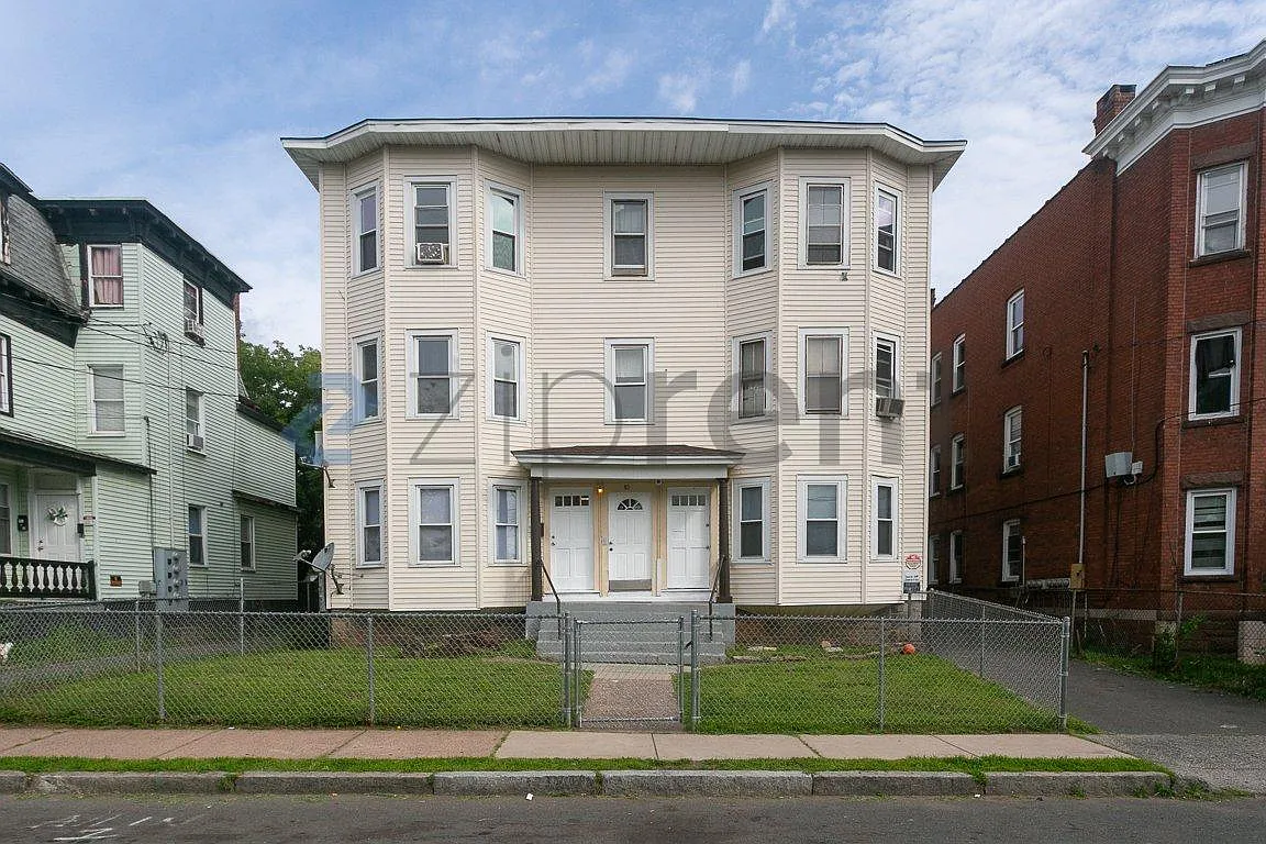 2 bed, 950 sqft, $1,700 — Photo 2