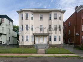 10 Warner St
