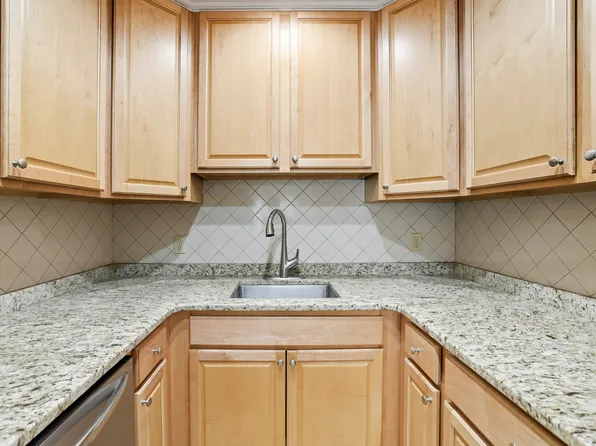 76 Westchester Ave #2C, Pound Ridge, NY 10576