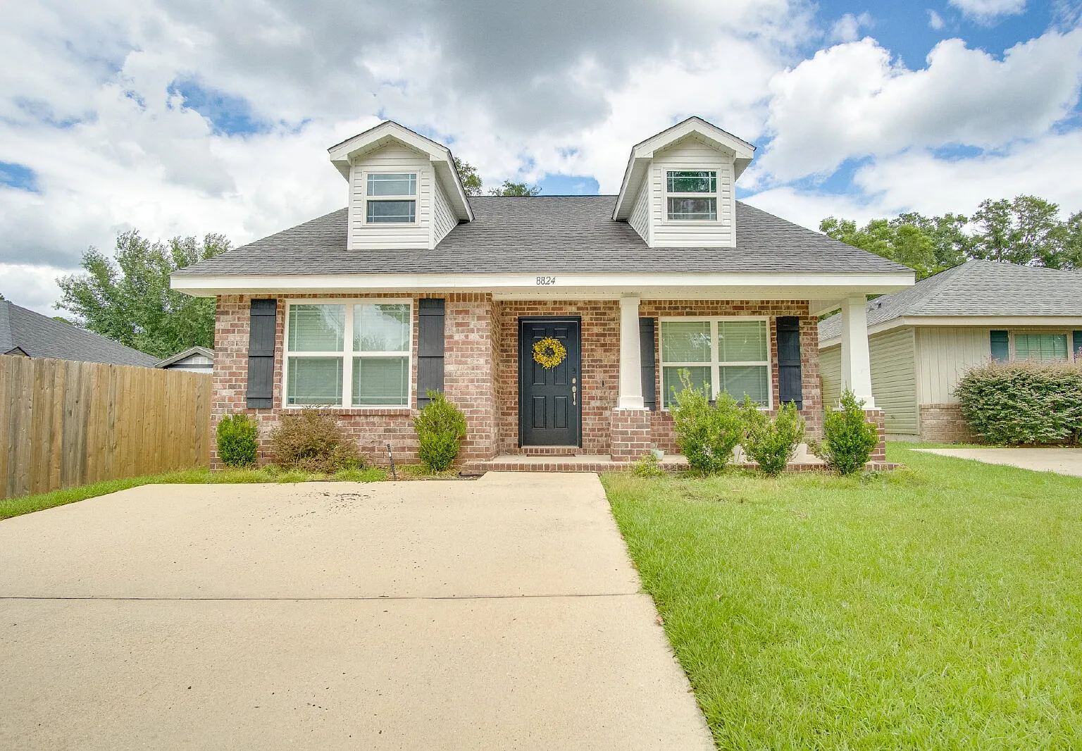3 bed, 2.0 bath, 1645 sqft, $2,100 — Photo 1