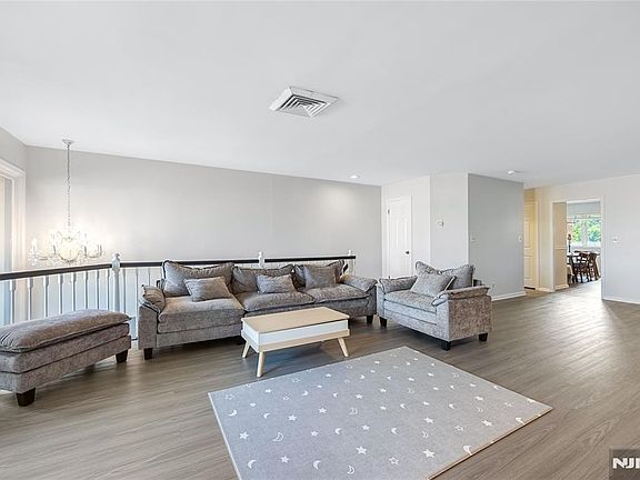 3rd image of 300 Gorge Rd APT 8