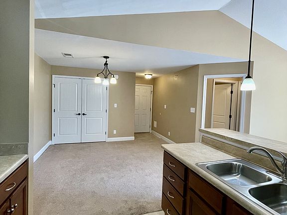 4th image of 102 Capstone Dr Unit 302-1