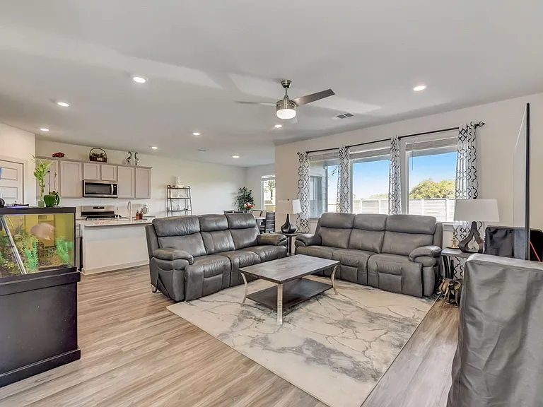 109 Cupreata Ln — Photo 10