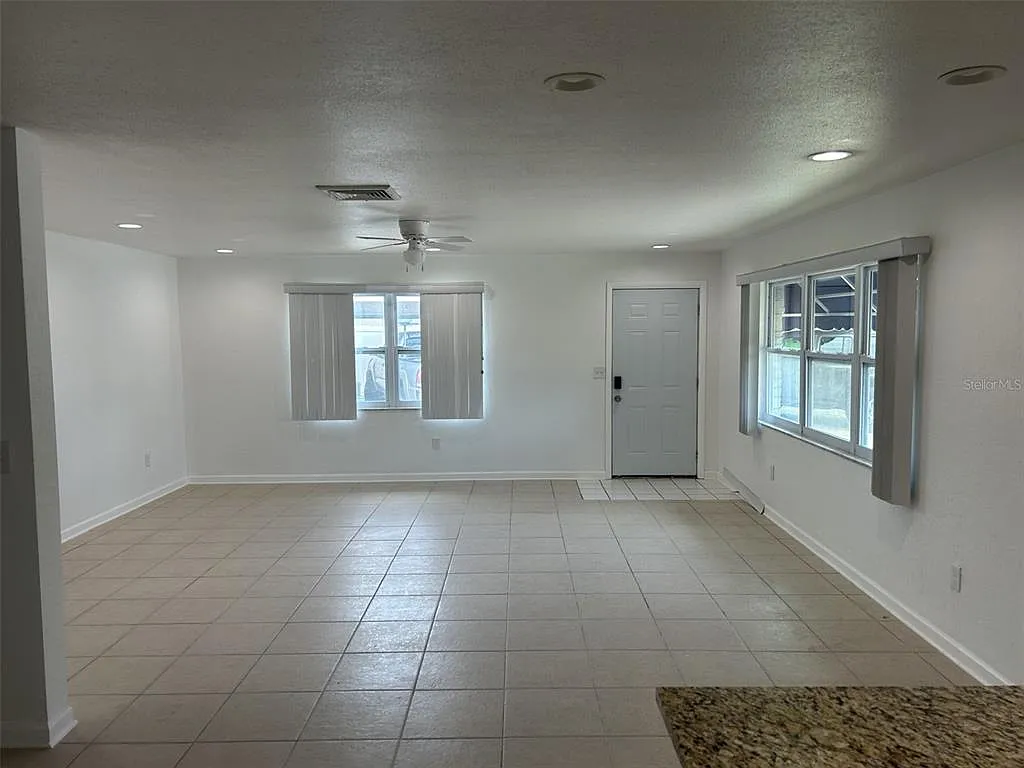 2 bed, 1.0 bath, 1120 sqft, $2,200 — Photo 2