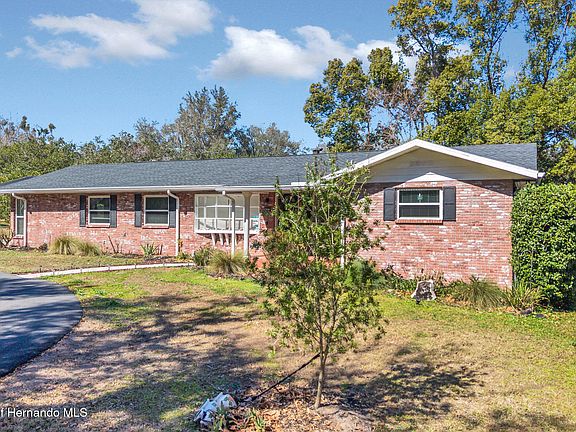 4th image of 23041 Dewitt Dr