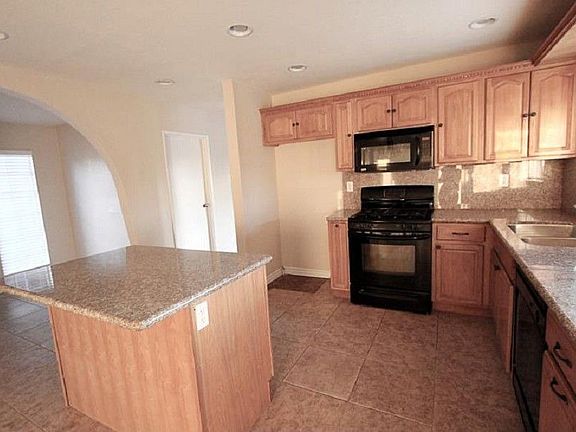 5th image of 41046 McDowell St