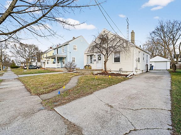 2nd image of 1379 Glenview Rd